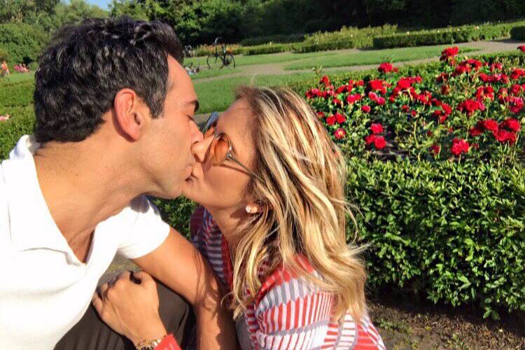 Ticiane Pinheiro publica foto de beijo em César Tralli e se declara nas redes sociais