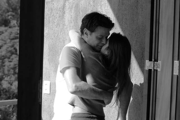 Fábio Assunção comemora 1 ano e 5 meses de namoro com Pally Siqueira