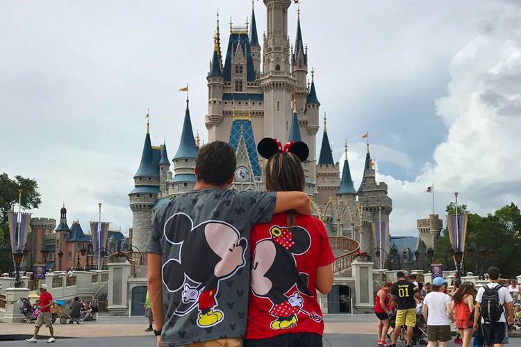 Vivian Amorim e Manoel Rafaski abrem álbum de férias na Disney