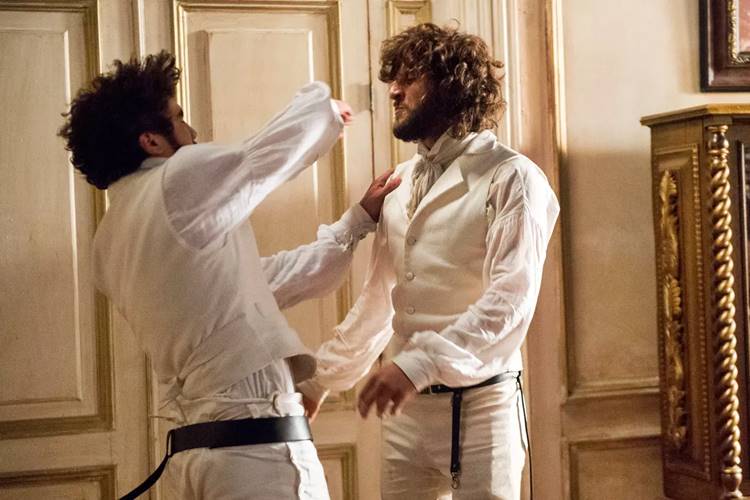 Novo Mundo - D.Pedro da soco em Joaquim (Raquel Cunha/Globo)