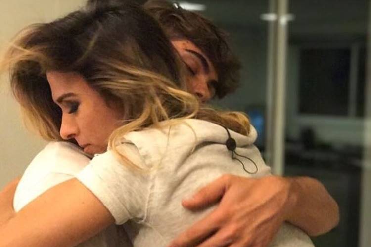 Sem assumir namoro, Tatá Werneck publica foto romântica com Rafael Vitti
