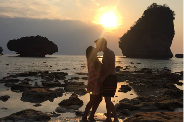 Michel Teló publica álbum de fotos para celebrar a relação com Thais Fersoza – Confira!