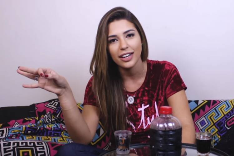 Vivian Amorim revela que já fez xixi em elevador de shopping e que às vezes sai sem calcinha – Vídeo!