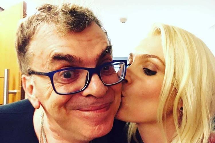 Walcyr Carrasco parabeniza Flávia Alessandra pelo seu aniversário