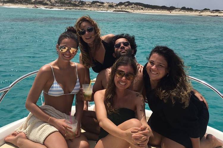 Bruna Marquezine, Mariana Ximenes e amigas (Reprodução/Instagram)
