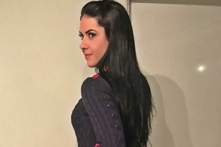 Graciele Lacerda exibe pernas musculosas e incentiva fãs