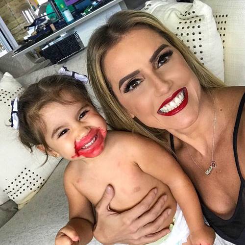 Instagram/Deborah Secco