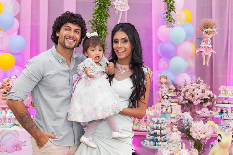 Jesus Luz comemora aniversário de 1 ano da filha