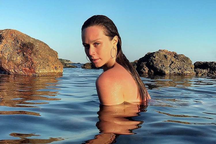 Mariana Ximenes esbanja sensualidade na Espanha