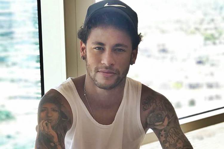 Neymar curte foto de beijo com Bruna Marquezine e fãs ficam eufóricos