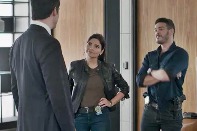 Pega Pega - Antônia cede à exigência de Eric (Reprodução/TV Globo)