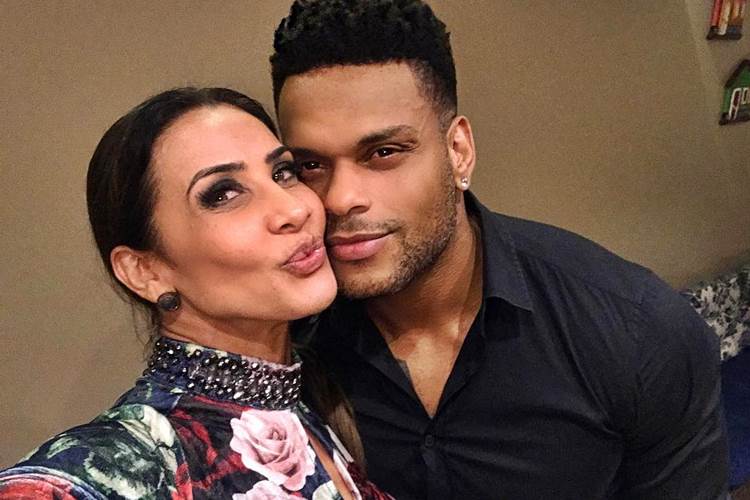 Scheila Carvalho vibra com saída de Tony Salles da UTI