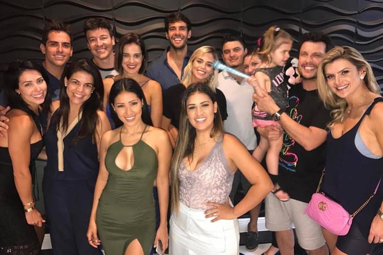 Simone, Simaria e famosos (Reprodução/Instagram)