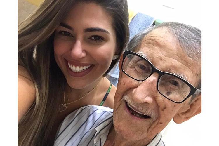 Ex-BBB Vivian Amorim lamenta a morte de seu avô