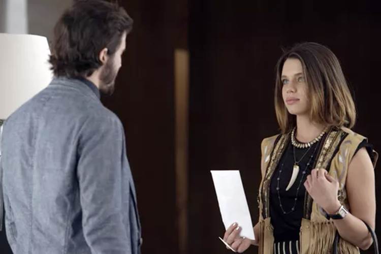 A Força do Querer - Cibele entrega exame de DNA para Ruy (Reprodução/TV Globo)