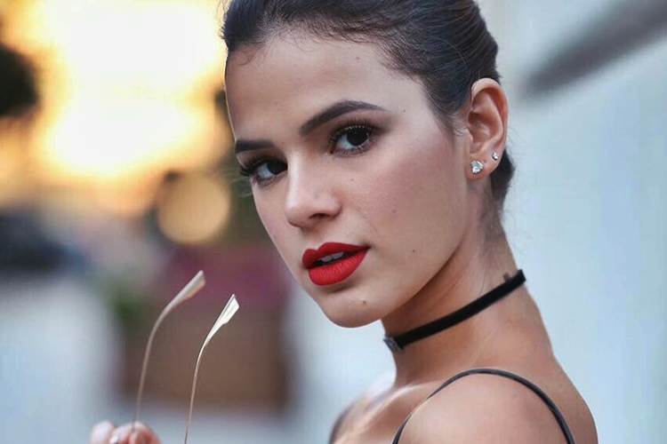 Bruna Marquezine publica texto enigmático