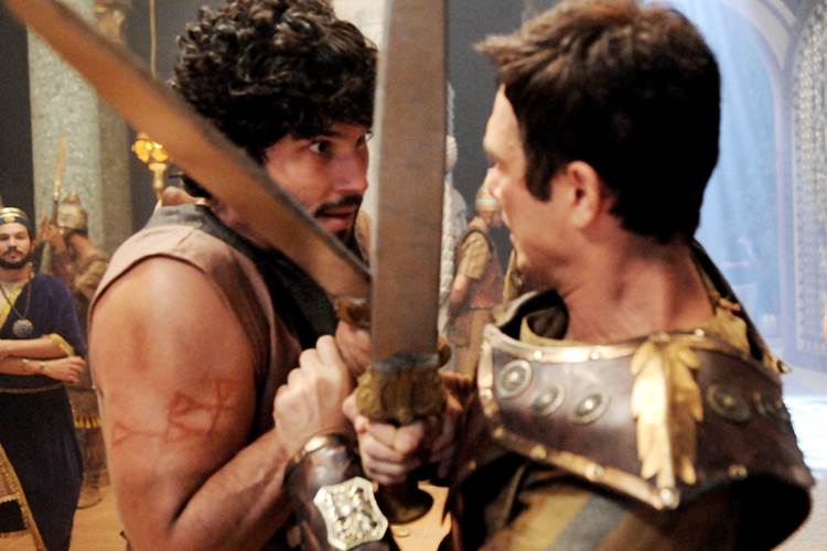 O Rico e Lázaro - Asher e Nebuzaradã se enfrentam (Munir Chatack/Record TV)