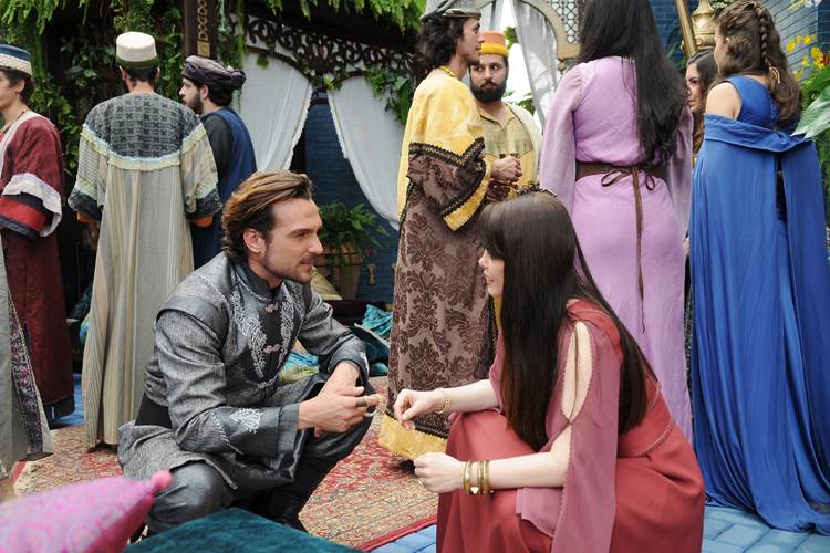 O Rico e Lázaro - Zac conhece pretendente (Munir Chatack/ Record TV)