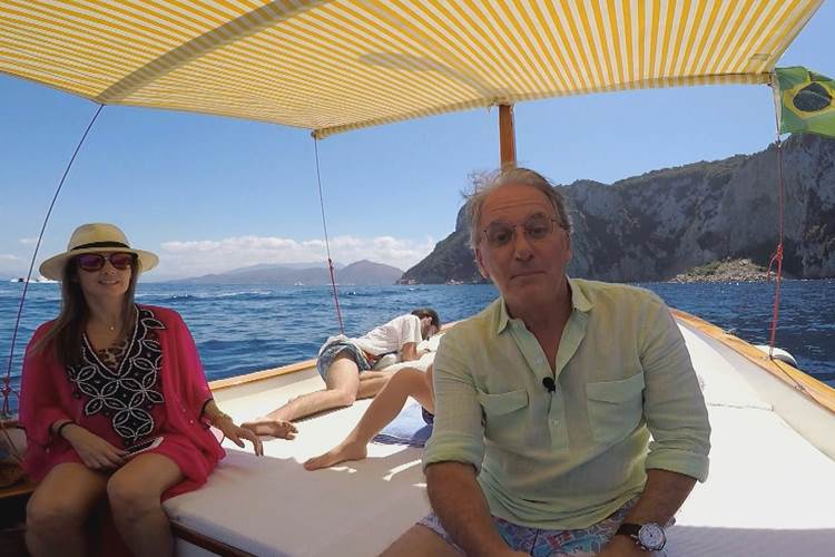 Otavio Mesquita com a família (Divulgação/SBT)