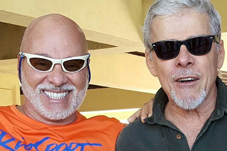 Após polêmica, José Mayer reaparece ao lado de Paulo Cintura