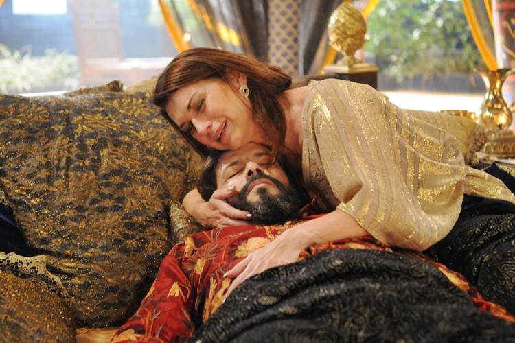 O Rico e Lázaro - Amitis chora a morte de Nabucodonosor (Munir Chatack/Record TV)