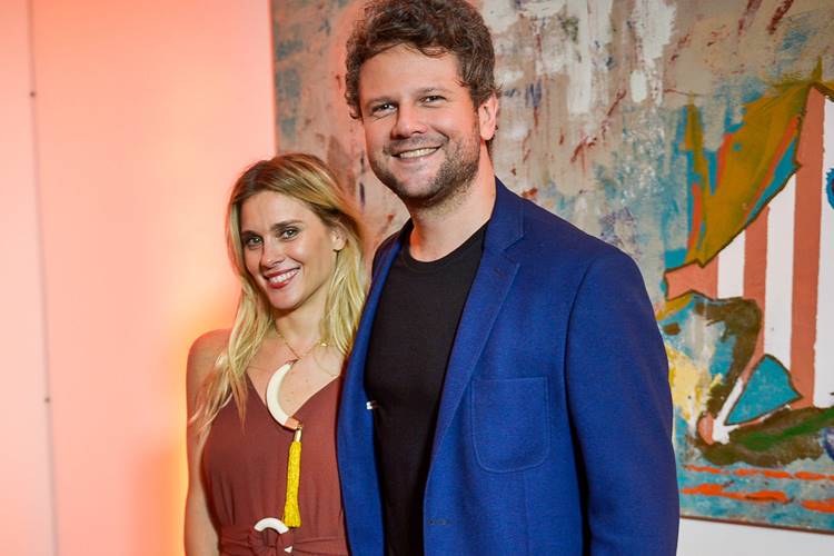 Próxima minissérie da Globo reúne elenco em evento de lançamento no Rio