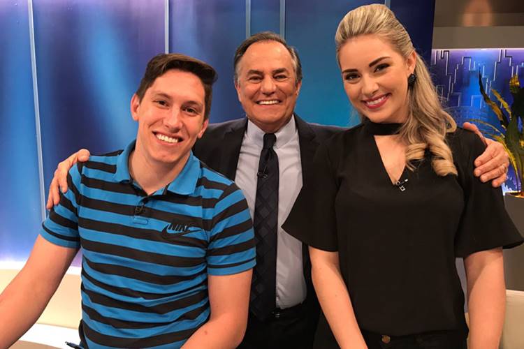 Ronnie Von recebe Jakson Follmann no ‘Todo Seu’