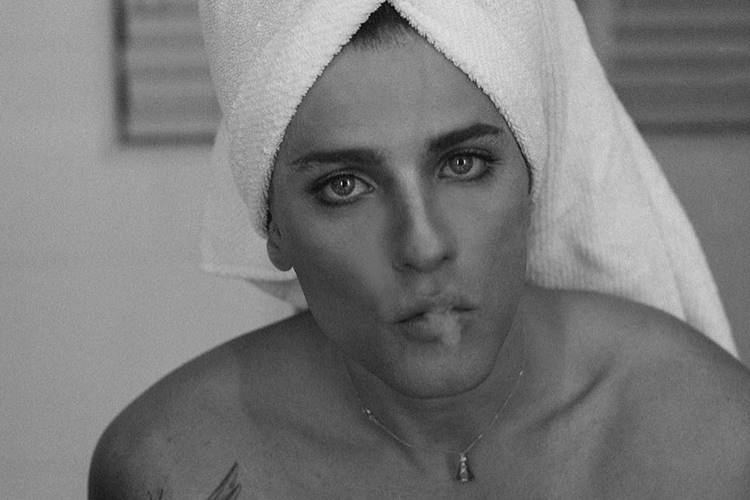 Bruno Gagliasso encarna mulher para ensaio fotográfico