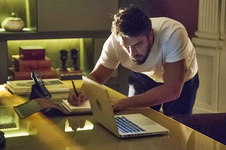 O Outro Lado do Paraíso - Renato O Outro Lado do Paraíso - Renato (Reprodução/Globo/Cesar Alves)