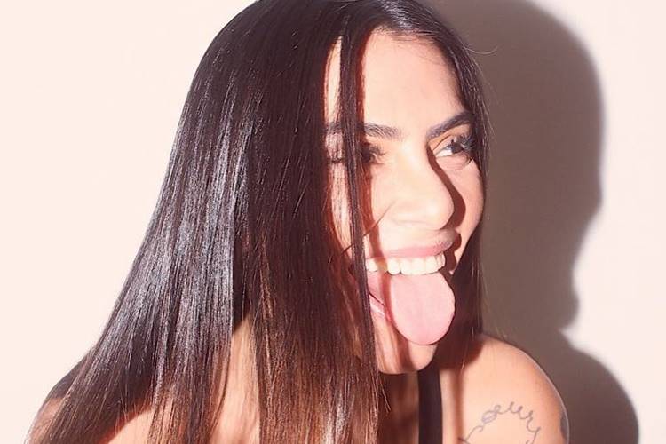 De lingerie, Cleo Pires arranca suspiros de seguidores