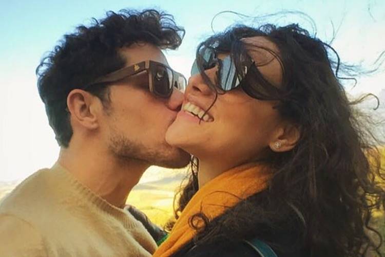 José Loreto posta foto do barrigão de Débora Nascimento