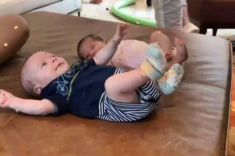 Patrícia Abravanel mostra o rostinho dos sobrinhos recém-nascidos