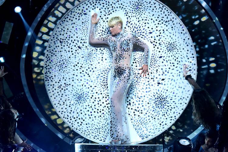 Xuxa apresenta ‘Dancing Brasil Especial’