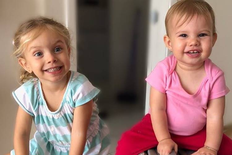 Filhas de Thais Fersoza e Mariana Bridi posam juntas