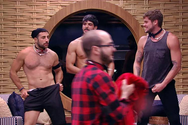 BBB18 - Brothers fazem strip BBB18 - Brothers fazem strip (Reprodução/TV Globo)