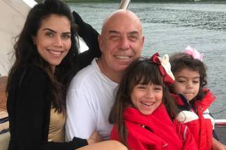 Daniela Albuquerque e Almicare com as filhas/Instagram