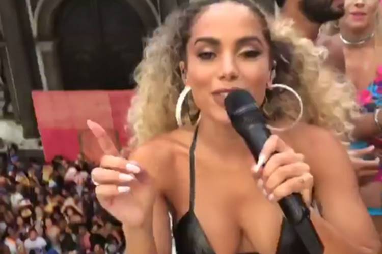 Anitta denuncia e homem é preso durante bloco de Carnaval