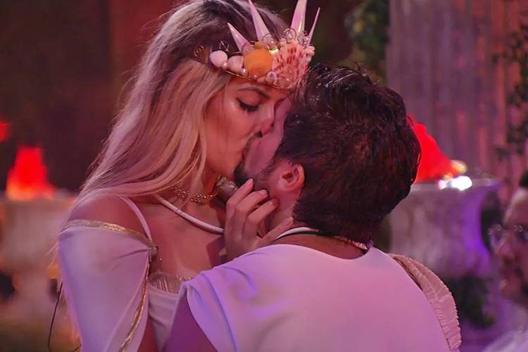 BBB18 - Jaqueline e Breno se beijam BBB18 - Jaqueline e Breno se beijam (Reprodução/TV Globo)