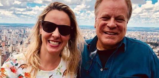 Chico Pinheiro e a esposa/Instagram