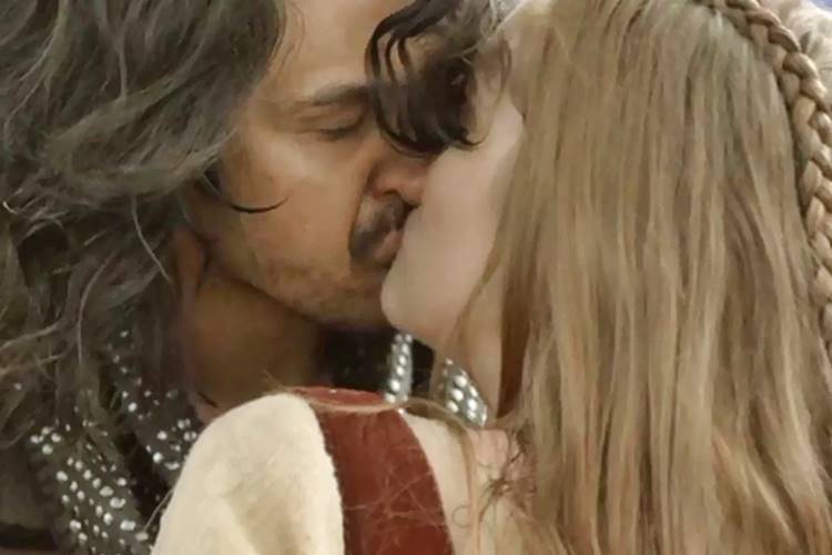 Deus Salve o Rei - Afonso e Amália se beijam Deus Salve o Rei - Afonso e Amália se beijam (Reprodução/TV Globo)