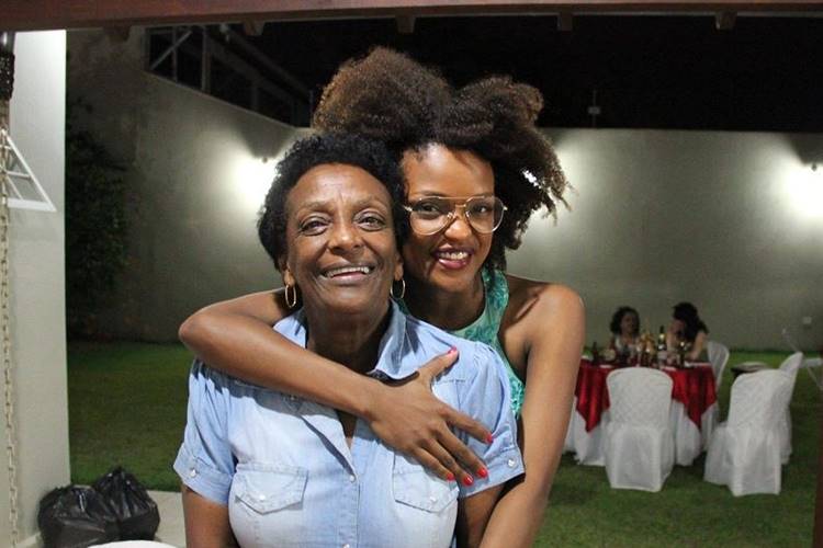 Nayara e a mãe Lúcia Helena Nayara e a mãe Lúcia Helena-Reprodução/Facebook