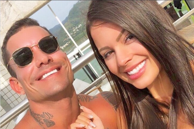 Ex de Eduardo Costa aparece com novo namorado