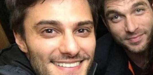 Hugo Bonemer com o namorado, o ator Conrado Helt-Reprodução/Instagram