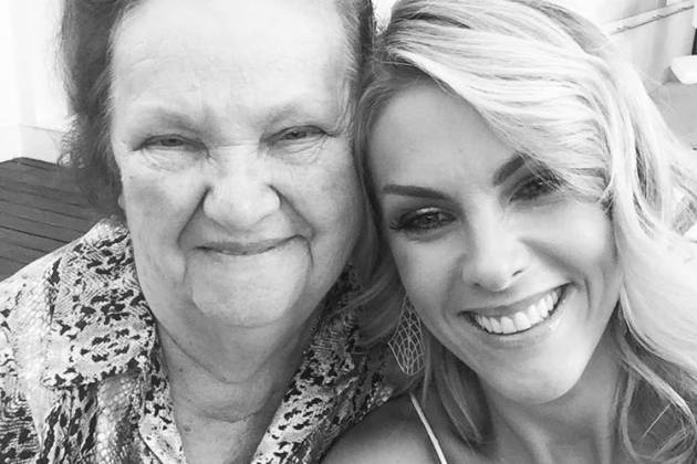 Fora do Brasil, Ana Hickmann sofre com a morte da avó e faz post emocionante/Instagram