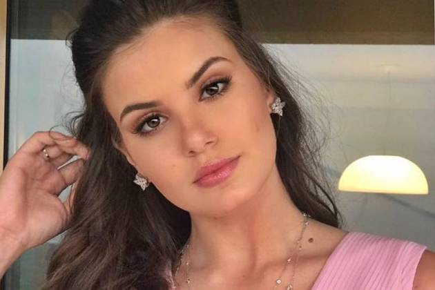 Camila Queiroz Camila Queiroz fala sobre selinho em atriz/Instagram