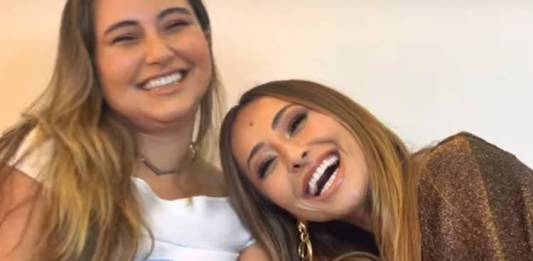 Sabrina Sato e irmã se emocionam ao contar suas maiores inspirações/Youtube