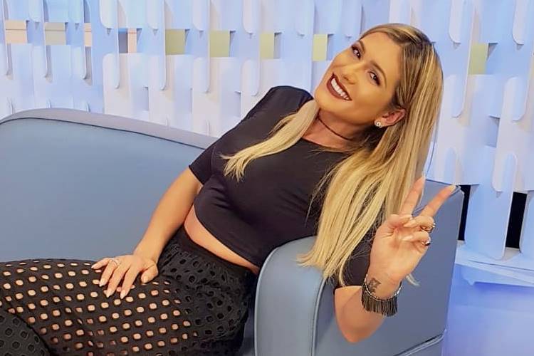 Lívia Andrade fica revoltada com acusação