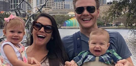 Thais Fersoza acompanhada de Michel Teló e filhos-Reprodução/Instagram