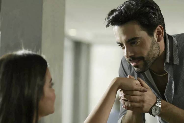 O Outro Lado do Paraíso - Amaro conhece Melissa O Outro Lado do Paraíso - Amaro conhece Melissa (Reprodução/TV Globo)