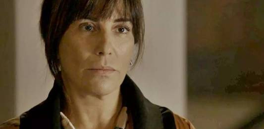 O Outro Lado do Paraíso: Beth vai salvar Adriana e recebe proposta (Reprodução/TV Globo)